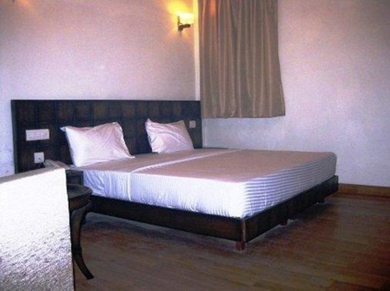 Hotel Alpine Tree New Delhi Kamer foto