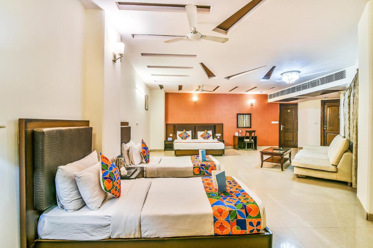 Hotel Alpine Tree New Delhi Buitenkant foto