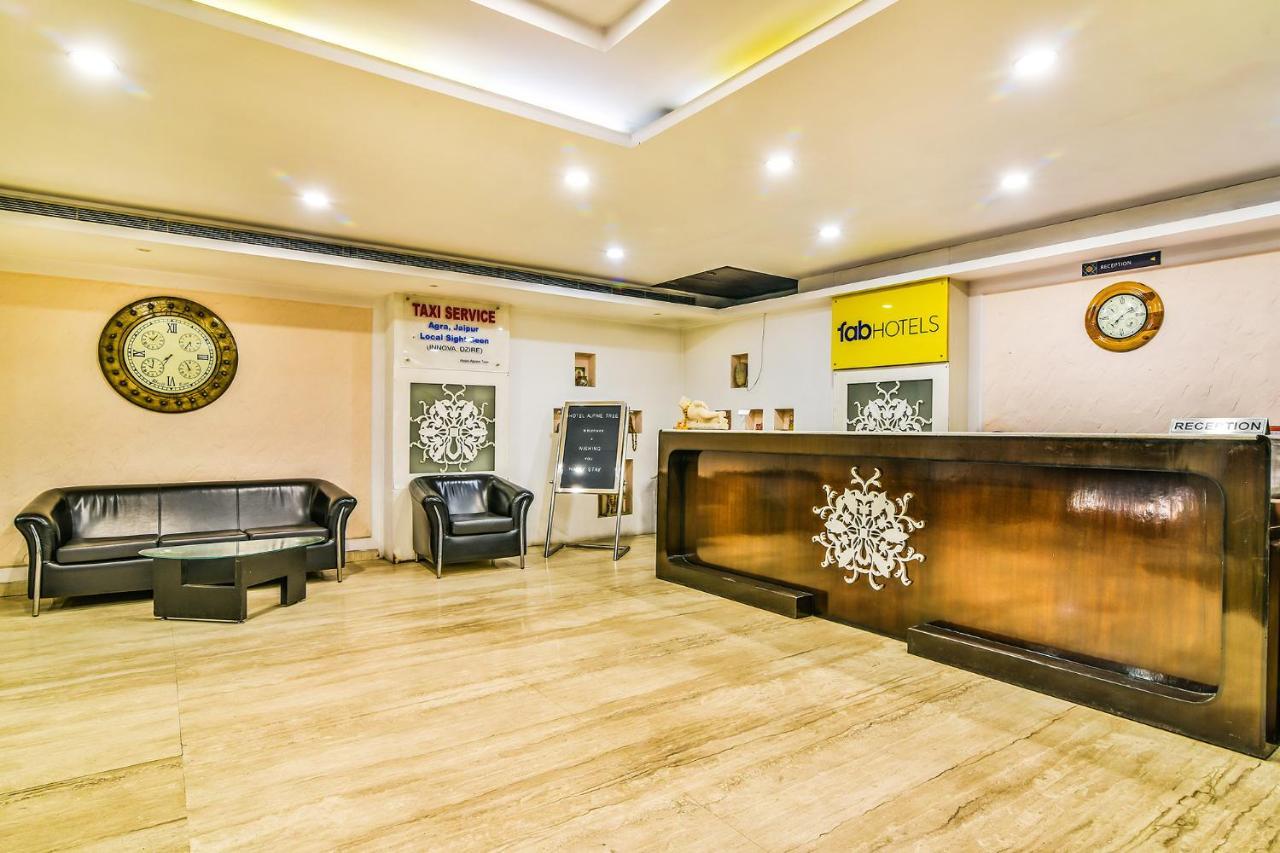 Hotel Alpine Tree New Delhi Buitenkant foto