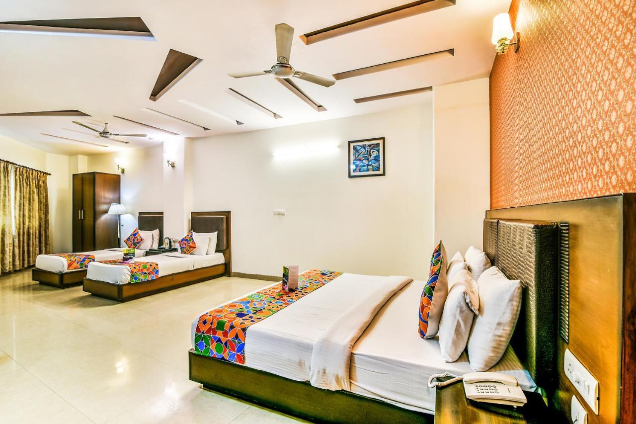 Hotel Alpine Tree New Delhi Buitenkant foto