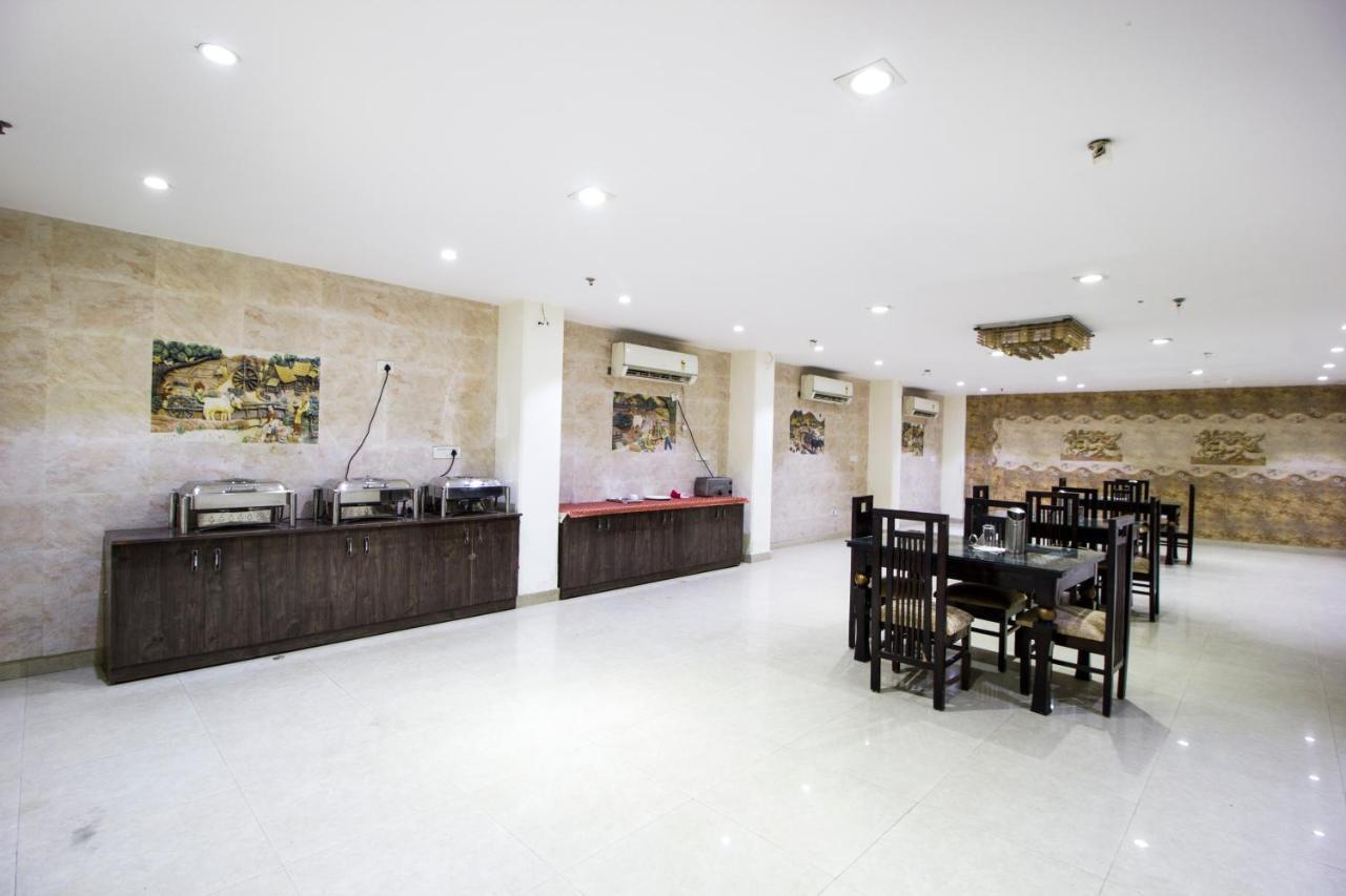 Hotel Alpine Tree New Delhi Buitenkant foto